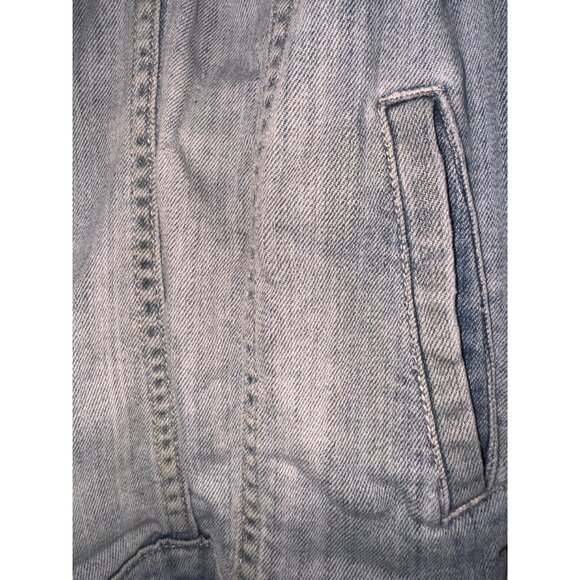 Torrid Womens Light Wash Distressed Denim Jacket Size 2 With Ripped Back Details - Picture 5 of 7